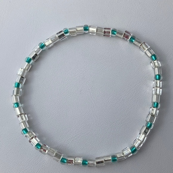 STRETCH Beaded Anklet Silver & Green - Picture 5 of 11